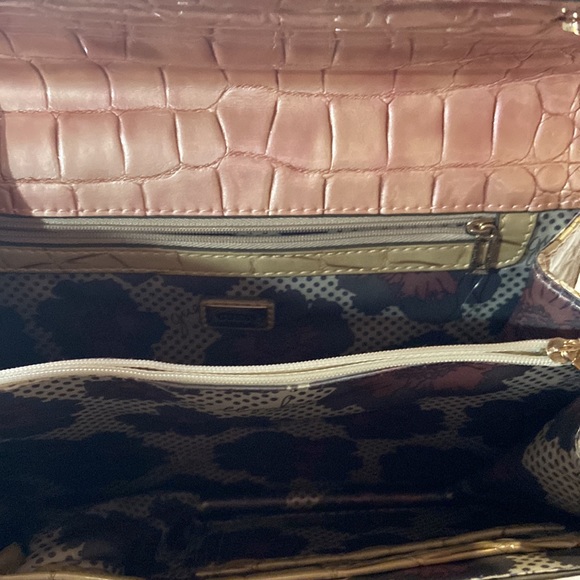 Guess Purse with matching wallet - Picture 4 of 7